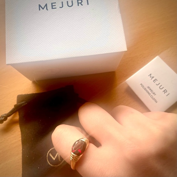 MEJURI heirloom ring in 14k yellow gold + garnet - Picture 6 of 7
